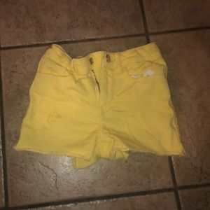 Selling old clothes. good condition. yellow. gap. Adjustable waist